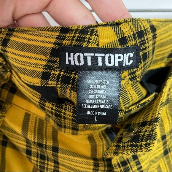 [Hot Topic] Yellow & Plaid Print Edgy Academia Punk Rock Cargo Suspender Shorts - Picture 5 of 7